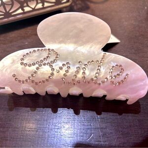 Francesca’s bride, claw clip, white pearl and rhinestone finish